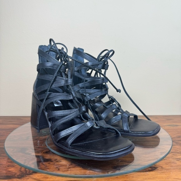 NEW Steve Madden Cherri30 strappy Sandal - black leather - Picture 7 of 16